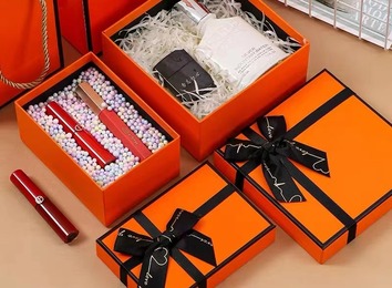 礼品盒：包装功能延伸，精美程度与商品价值成正比，一定程度弱化使用价值