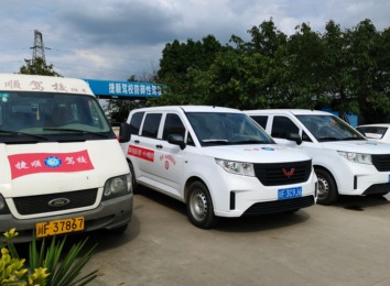 广汉捷顺驾校：2005 年成立，自主经营统一管理，三校区 280 余亩基地，多类型证照培训