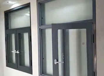 耐火窗采用塑钢窗体型材，具独特钢结构或木结构，保障构件强度与完整性稳定性