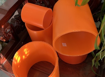MPP管：以改性聚丙烯为原料，具抗高温耐外压特点，适用于10KV以下中低压输电线电缆排管