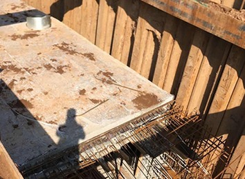 钢板桩在建设工程中功效显著：围堰防潮优，具高强轻量等特性，品质佳寿命超50年