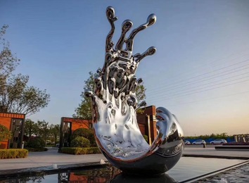 不锈钢雕塑：凭借耐蚀优越性，成为常见城市雕塑材质之选