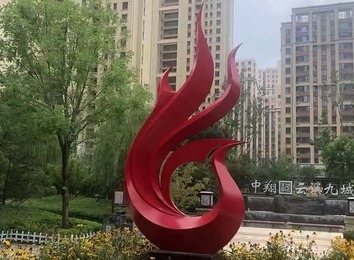 广场雕塑基本要素：凸显公共公益文化特色，用耐久材料精湛工艺与环境相协调