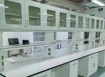 实验桌安装及配件设置规范：涵盖底柜、台面、水槽等安装要求与各配件标准