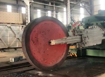 大型饼类锻件：重型装备核心部件，自由锻造工艺确保均质致密，避免内部拉应力