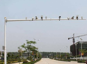 道路监控杆施工要点及重要性：确保牢固安装，提升交通与生活安全性