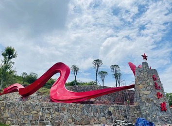 广场雕塑：适用于园林广场装饰，造型抽象，观赏价值高，备受广大人民喜爱