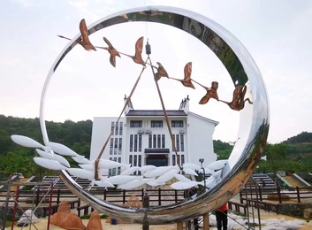 装饰性公园雕塑：作为环境主要构成要素，调整丰富公园环境特色