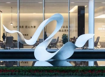 不锈钢雕塑：凭借耐腐特性成城市雕塑热门之选，展现诸多优越性