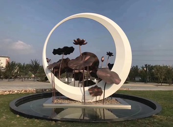 景观雕塑：园林与城市户外景观宠儿，形体大、材质特殊，契合公共审美需求