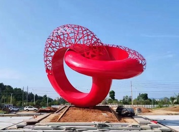 广场雕塑：于广场空间构图中扮演关键角色，彰显三维特性空间价值的重要存在