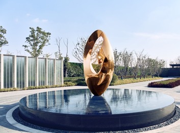 景观雕塑：园林与城市户外景观的艺术之美，写实与抽象造型各展魅力