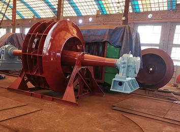 双吸泵转子部件结构：轴与叶轮径向轴向固定，配机械密封及两端轴承的详细构造