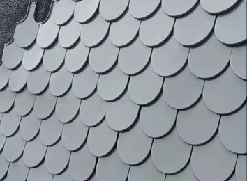独具韵味的鱼鳞瓦，承载岁月记忆，展现传统建筑别样风情，带你领略古老美学魅力