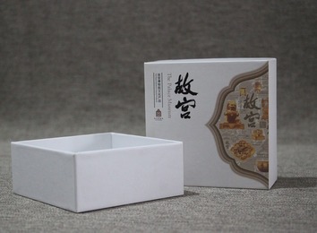 礼品盒：承载心意的实用包装，打开它宛如开启心中秘密森林，传递别样情意