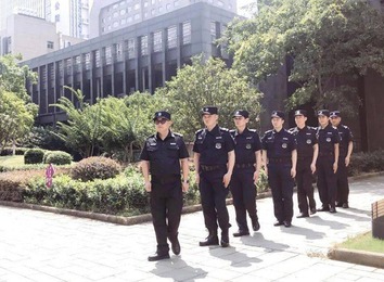 物业市场化推进下居民生活质量提升，对保安工作要求提高，优质服务保障居住环境