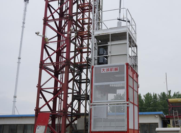井道式施工升降机：适用于高层复杂建筑，安装井筒内，高效节能安全便捷经济环保