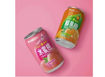 米奇听装鲜果族系列升级版！蜜桃橙蓝莓等多口味，低糖0色素0防腐剂，嚼着果肉喝！