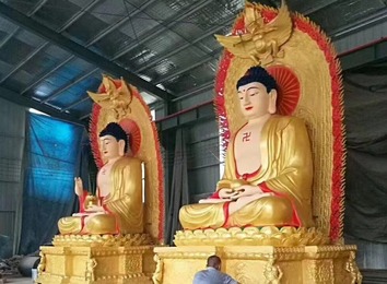 探秘铜佛像：用铜或青铜铸造，部分鎏金称金铜佛像，大型室外常见，广义涵盖多种金属小佛像