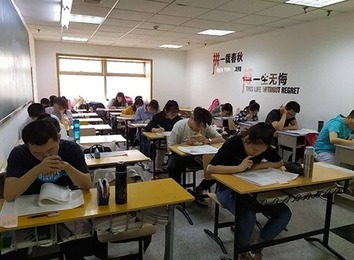高考复读决定前必思三大问题：学习潜力、坚持毅力与心态抗压能力