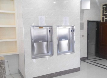 窗口式传菜梯：集成传菜、餐具与饮料传输功能，借现代技术实现餐厅多区域快速配送