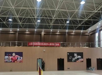 网架结构：空间杆系优势凸显，用料经济、便于生产安装，适应多样荷载与建筑需求