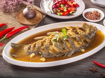 改革开放下餐饮业发展与竞争，聚焦美食加盟店管理与经营：以人为本，创造效益