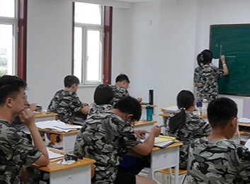 高三补习报班好处多：老师带领系统查缺补漏，提升效率节省时间