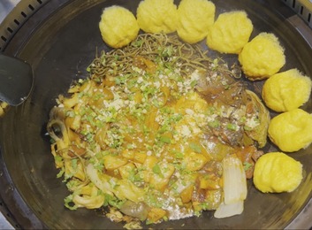 崔记铁锅炖开业六年依旧火爆！老板深耕餐饮界，秉持三原则吸引游客与爱好者