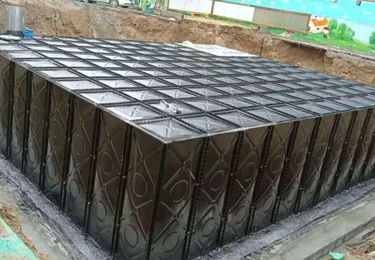 BDF水箱：复合镀锌板打造，耐锈蚀强，适用于工业及地埋式水箱，安装注重保护镀锌层