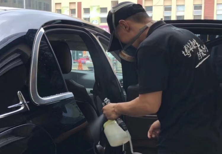 专业团队为新车提供甲醛治理服务，高效解决新车空气污染难题，还您健康清新车内环境！