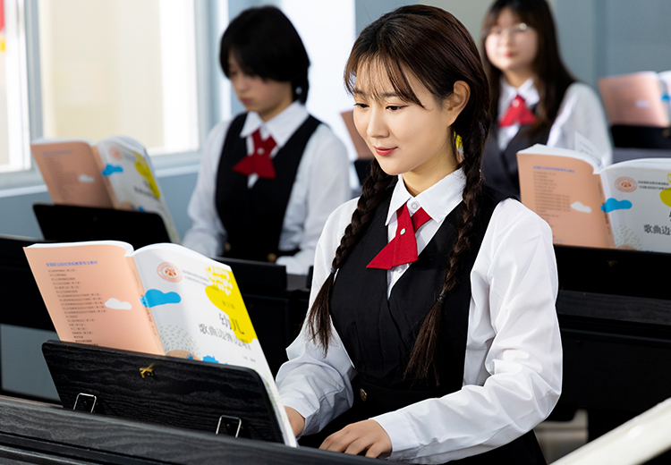 培养学前教育与健康管理复合型人才，掌握多技能，胜任幼教及管理岗位