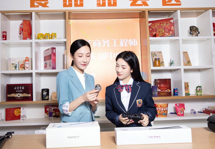 UI设计师：网络时代兴起的多元设计行业，聚焦人机交互、界面美观，发展前景广阔