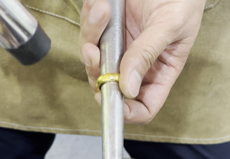 太原市匠鑫黄金加工坊：二十多年金饰加工经验，纯手工私人定制，开放式加工，款式任选！