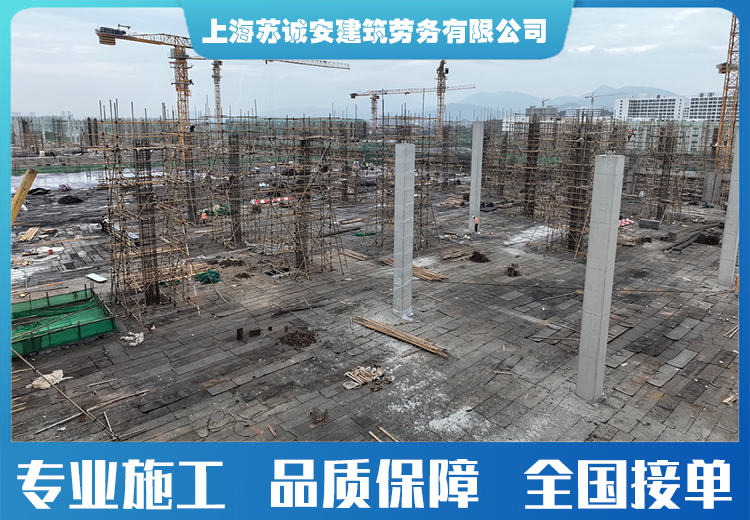 金刚砂地坪：工业厂房与物流仓储，橡胶板防护耐磨耐糙，降成本保安全