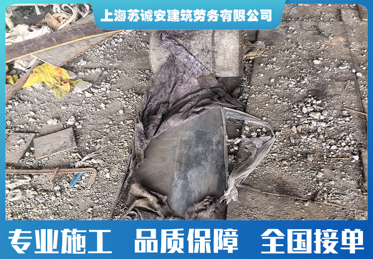 金刚砂地坪：工业与仓储常用之选，橡胶板防护耐磨耐用，降成本保环境