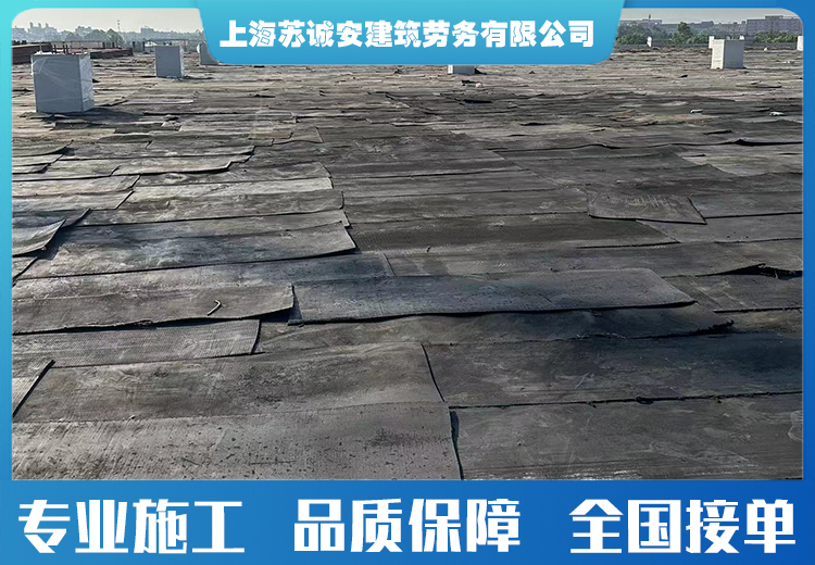 金刚砂地坪：工业厂房与物流仓储的耐磨之选，橡胶板防护降低成本延长寿命