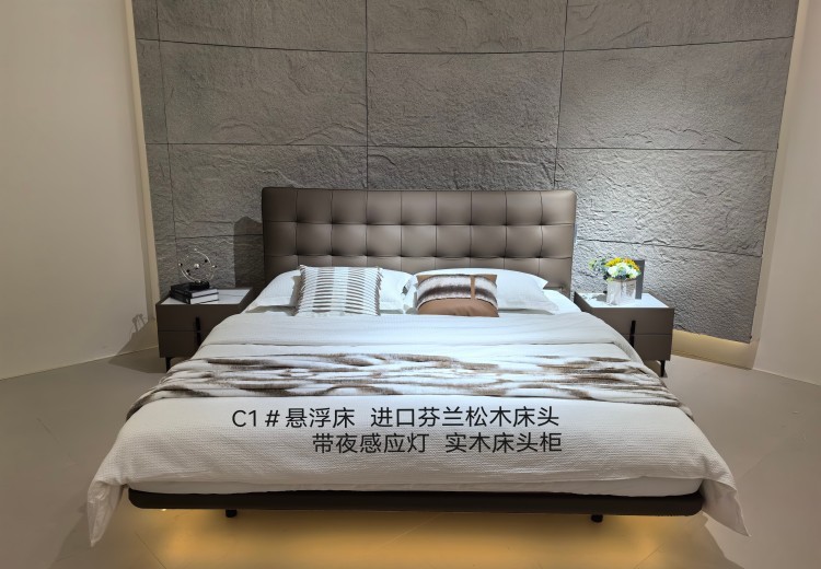 独具特色悬浮床：进口芬兰松木床头，配夜感应灯，搭实木床头柜，提升卧室品质舒适度