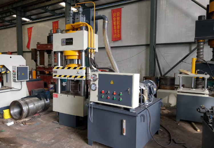 可灵活调整参数的系列产品：支持定压定程工艺，工作台顶出装置用途多样