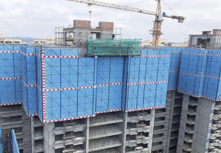 爬架网：新型工地防护网，替代传统脚手架，成本低、升降快、防护强，具多重优势