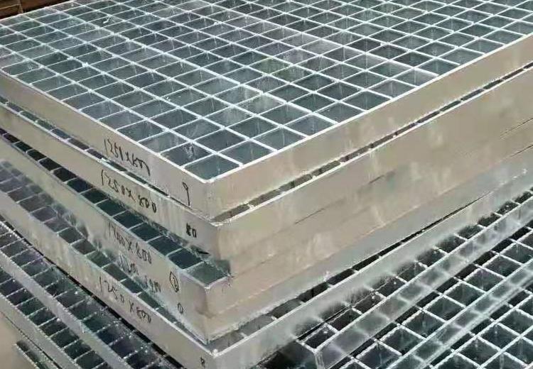 插接钢格板类型全解析：压制、重载、整体、遮阳型特点及应用大揭秘