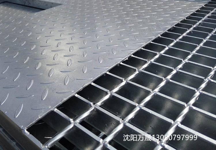 复合钢格板：高强度轻结构产品，多种安装方式，常用G323/40/100底板与3mm花纹板