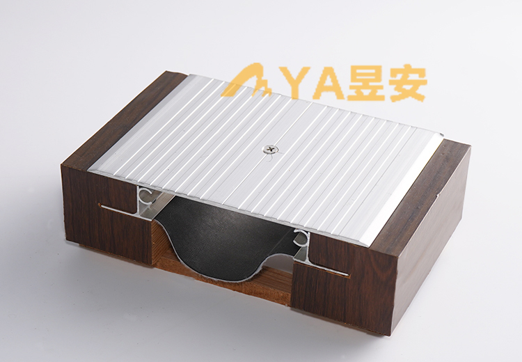 地面盖板型变形缝：适应建筑变形、保障结构安全，兼顾美观与维护的重要建筑部件