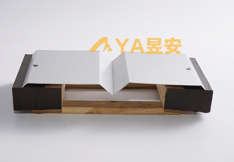 墙面V字型变形缝：应对温度、沉降、地震，保障墙体稳固，美化建筑整体观感