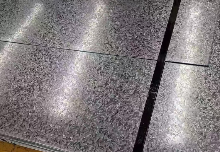 多组精彩GIF图片展示，涵盖多样画面元素，宽度均为790像素带来视觉体验
