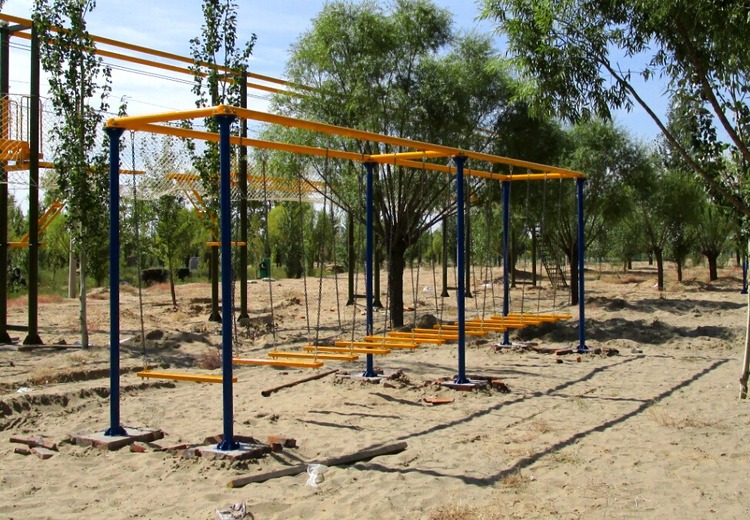 青少年拓展器械全揭秘：高空、场地、水上项目大集合，助力青少年全面成长