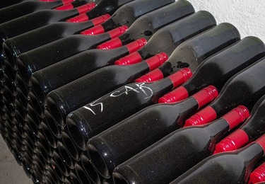 哪些红酒应该倒着存放?