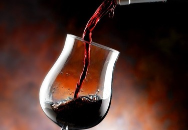 温度如何影响葡萄酒的酸度？