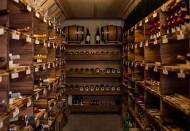 地下红酒窖有什么特点？