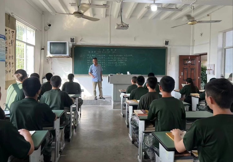 法制感恩互动课堂